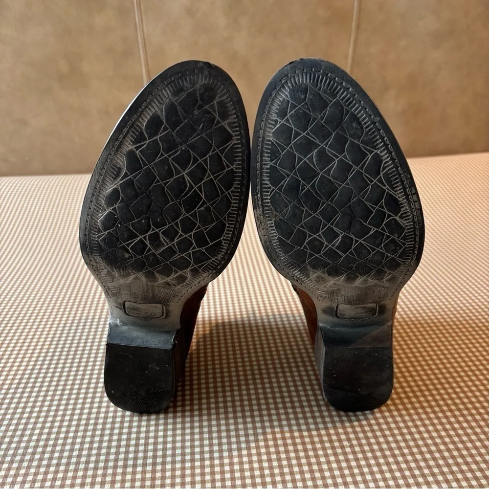 Sterling River short leather boots booties with buckles. Size 9